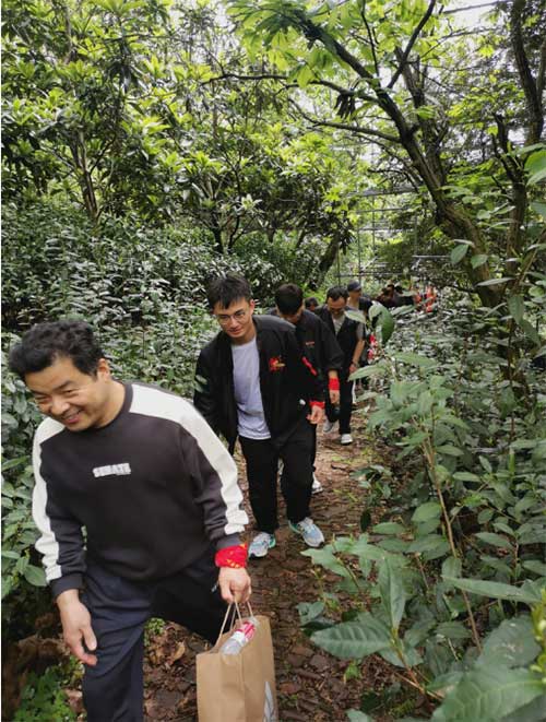 【登山(shān)望湖(hú) 走進春天】上海創力集團開展2024年山(shān)野徒步活動(圖2)